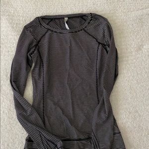 Lululemon long sleeved rulu running shirt size 4
